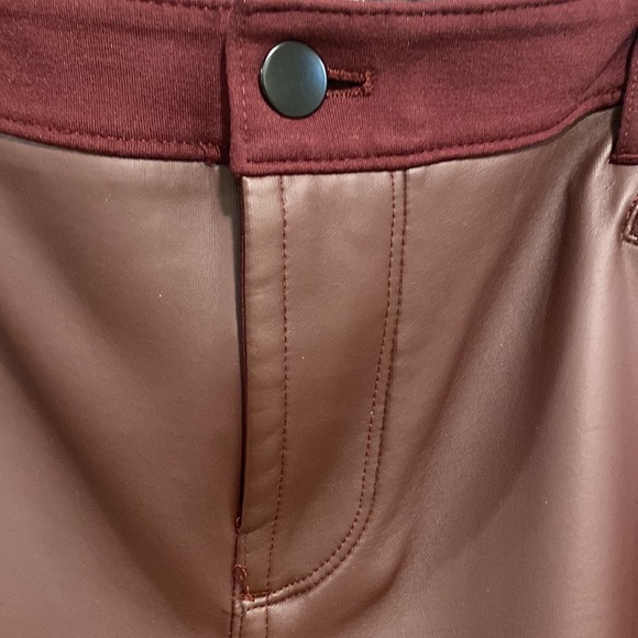 Mossino burgundy size 18 stretch faux leather on front and fabric back - Picture 5 of 7